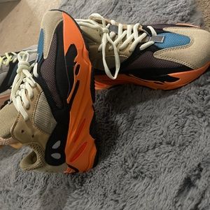 ADIDAS YEEZY BOOST 700